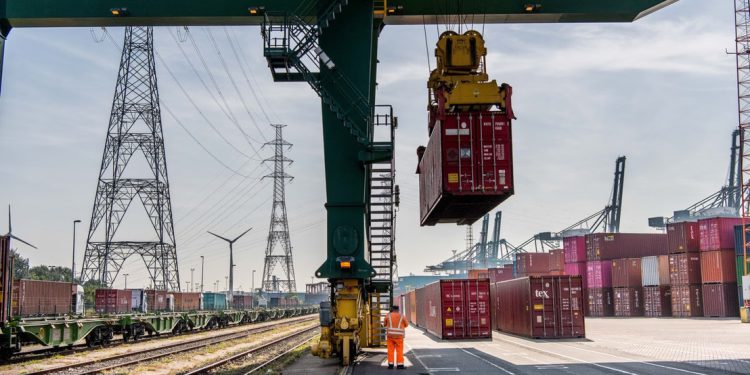 Port of Antwerp-Bruges container volumes grow by 6% despite weak economic climate