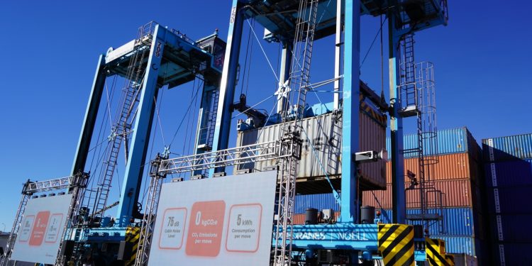 APM Terminals commissions five electric straddle carriers in Barcelona