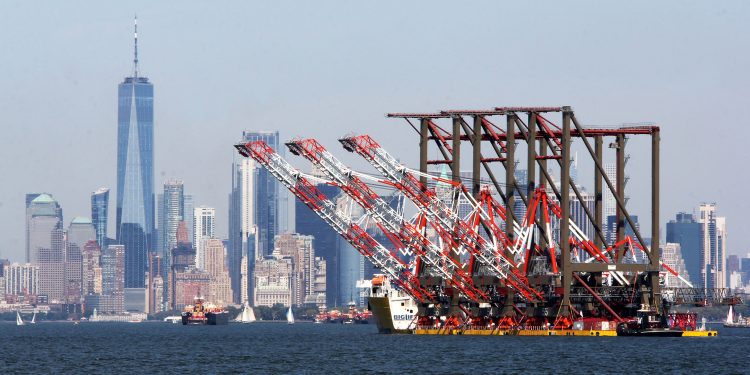 TraPac Oakland orders two Liebherr STS cranes