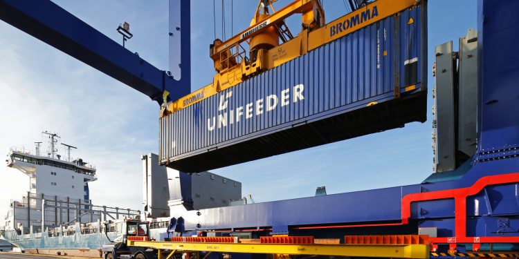 DP World introduces world’s first container port carbon inset programme