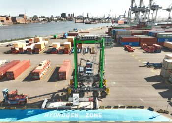 Konecranes introduces its Hydrogen Fuel Cell straddle carrier to TOC Americas