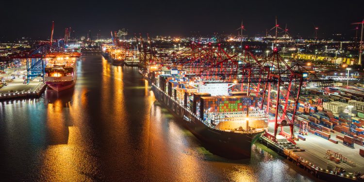 Container throughput at the Port of Hamburg on the rise