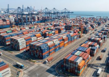 Shanghai Port Breaks 2025 Throughput Record but Faces Global “Complexity Trap”