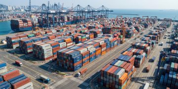 Shanghai Port Breaks 2025 Throughput Record but Faces Global “Complexity Trap”