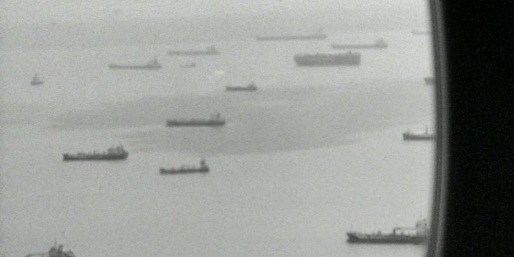 Strait of Hormuz, Hormuz crisis, container shipping disruption